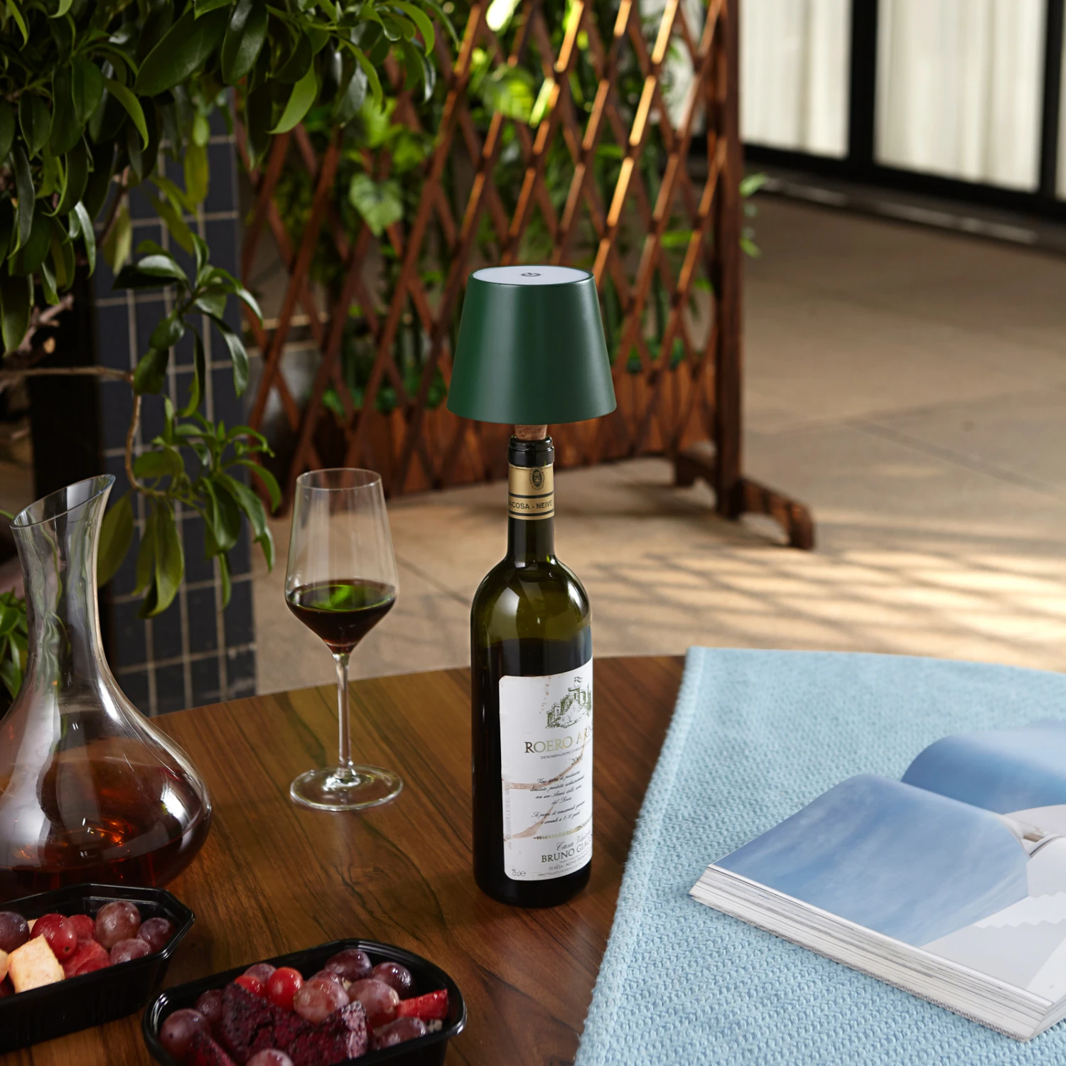 Lindby Linor LED-Weinflaschenlampe Dunkelgrün Akku 2 Lindby Linor LED-Weinflaschenlampe Dunkelgrün Akku – Bild 2