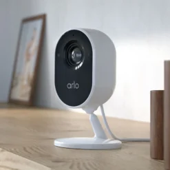 Arlo Essential Indoor Sicherheitskamera, Weiß -Heimbeleuchtung 1080023 3