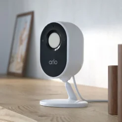 Arlo Essential Indoor Sicherheitskamera, Weiß -Heimbeleuchtung 1080023 4