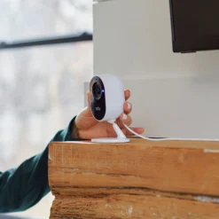 Arlo Essential Indoor Sicherheitskamera, Weiß -Heimbeleuchtung 1080023 6