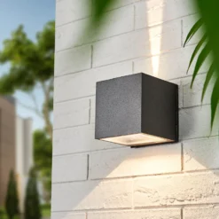 LED-Strahler Leron Lichtaustritt Eng Breit