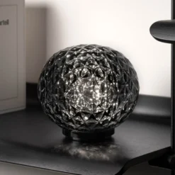 Kartell Mini Planet LED-Tischleuchte, Rauchgrau