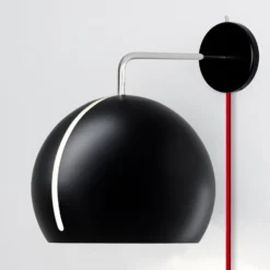 Nyta Tilt Globe Wall Wandlampe Kabel Rot, Schwarz