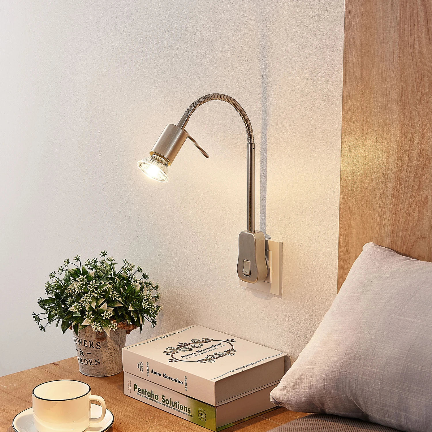 Lindby Ahoja Steckdosenleuchte, Flexarm, Schalter 2 Lindby Ahoja Steckdosenleuchte, Flexarm, Schalter – Bild 2