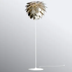 UMAGE Silvia Medium Stehleuchte Messing