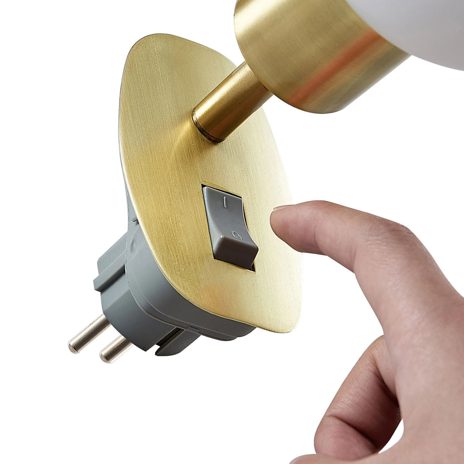 Lindby Lioma Steckdosenleuchte, Neigbar, Messing 6 Lindby Lioma Steckdosenleuchte, Neigbar, Messing – Bild 6