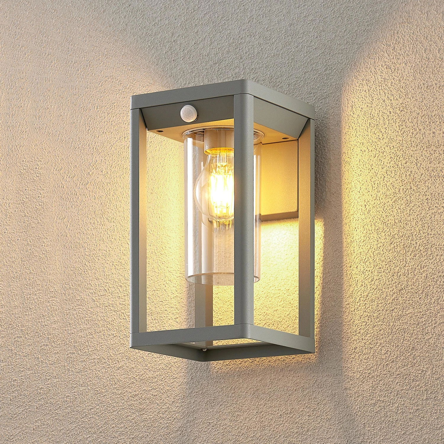 Lindby Estami Außenwandleuchte, Sensor, Silbergrau 2 Lindby Estami Außenwandleuchte, Sensor, Silbergrau – Bild 2