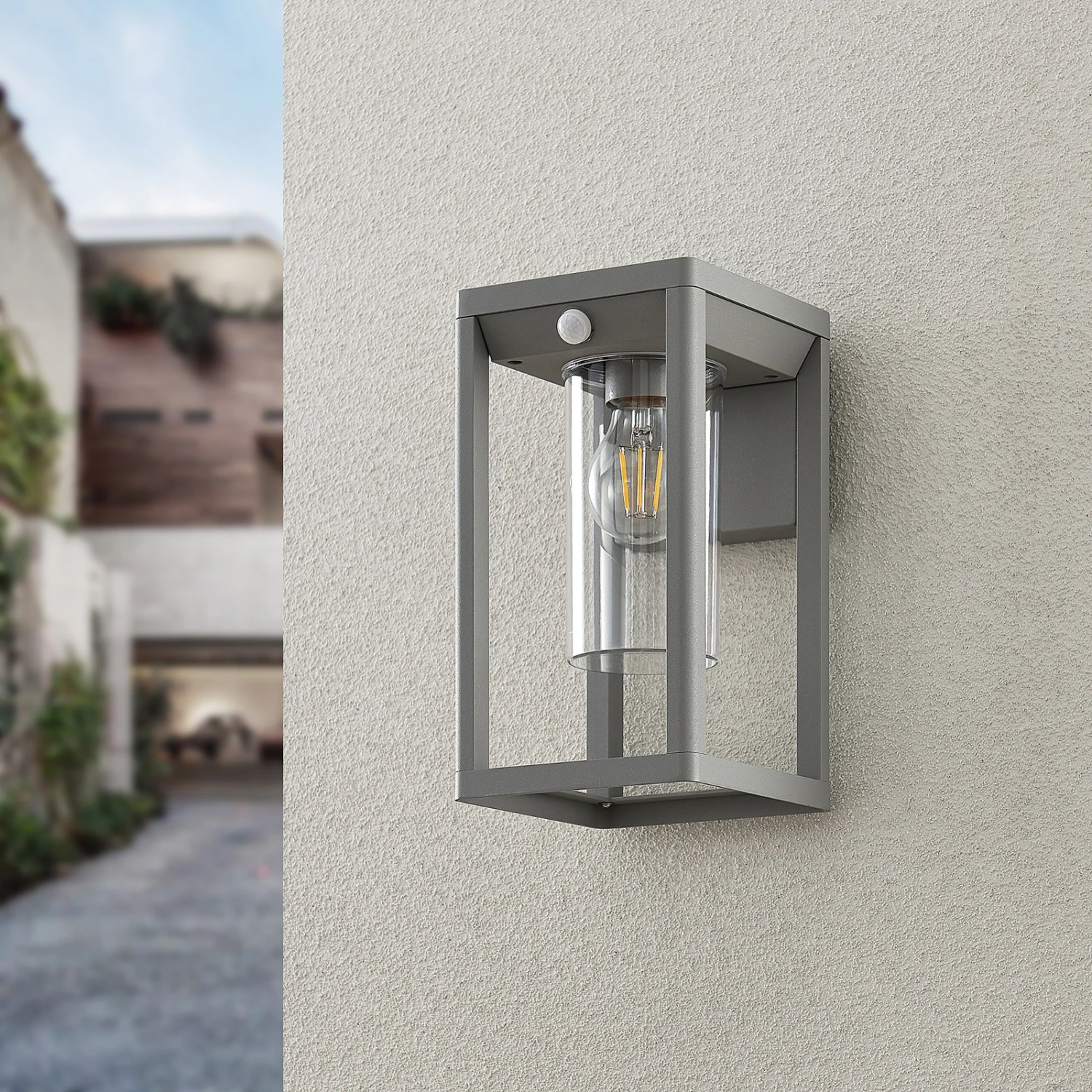 Lindby Estami Außenwandleuchte, Sensor, Silbergrau 3 Lindby Estami Außenwandleuchte, Sensor, Silbergrau – Bild 3