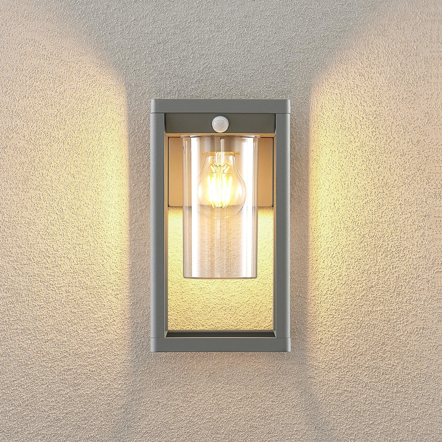 Lindby Estami Außenwandleuchte, Sensor, Silbergrau 4 Lindby Estami Außenwandleuchte, Sensor, Silbergrau – Bild 4