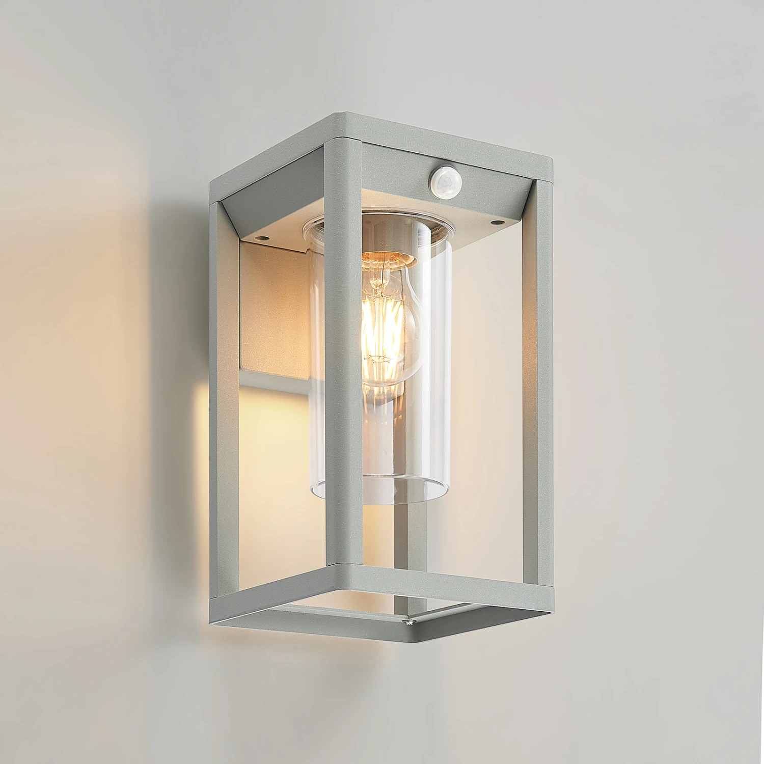 Lindby Estami Außenwandleuchte, Sensor, Silbergrau 5 Lindby Estami Außenwandleuchte, Sensor, Silbergrau – Bild 5