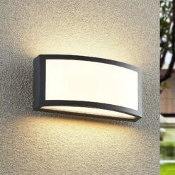 Lindby Jakari LED-Außenwandleuchte, Eckig, Weiß