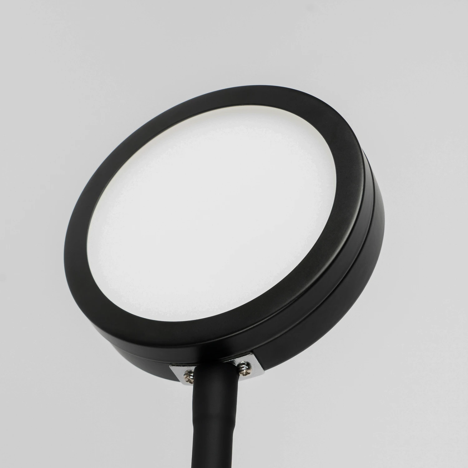 Lindby Toulin LED-Steckerleuchte, Flexarm, Schwarz 4 Lindby Toulin LED-Steckerleuchte, Flexarm, Schwarz – Bild 4