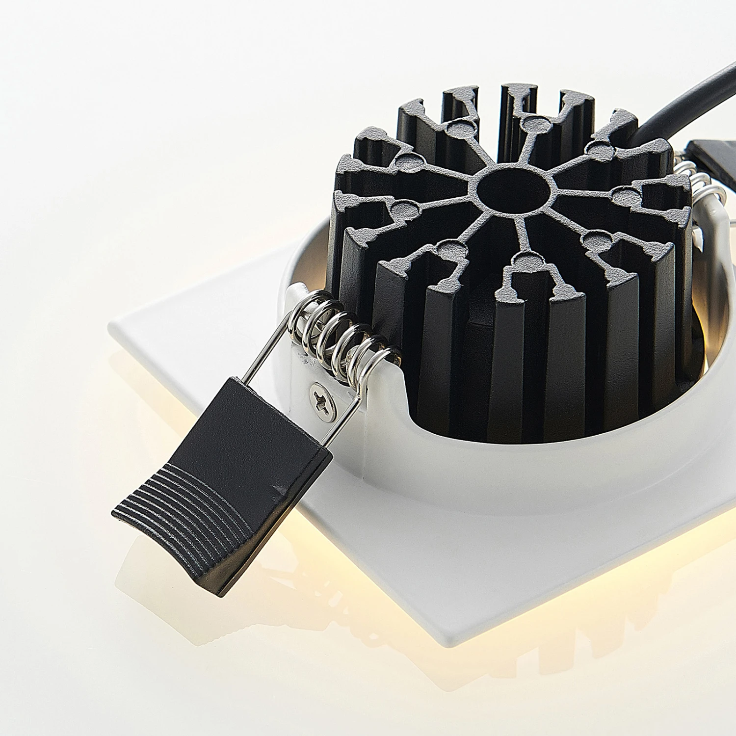 Arcchio Dacio LED-Downlight Eckig 36° IP65, 4W 7 Arcchio Dacio LED-Downlight Eckig 36° IP65, 4W – Bild 7